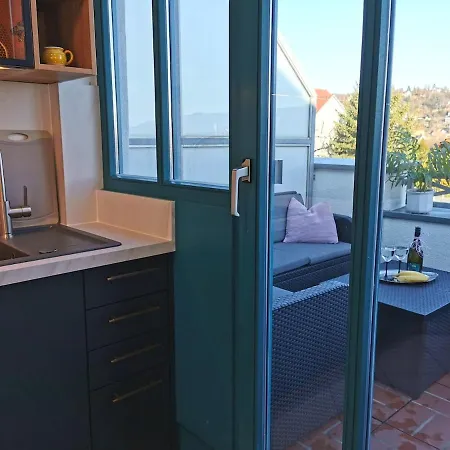 Elbblick Mit Grosser Dachterrasse Und Tiefgarage