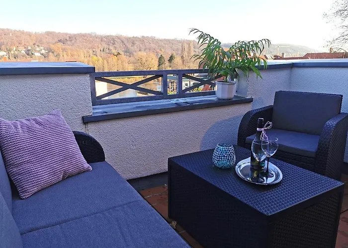 Elbblick Mit Grosser Dachterrasse Und Tiefgarage