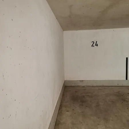 Elbblick Mit Grosser Dachterrasse Und Tiefgarage Apartment